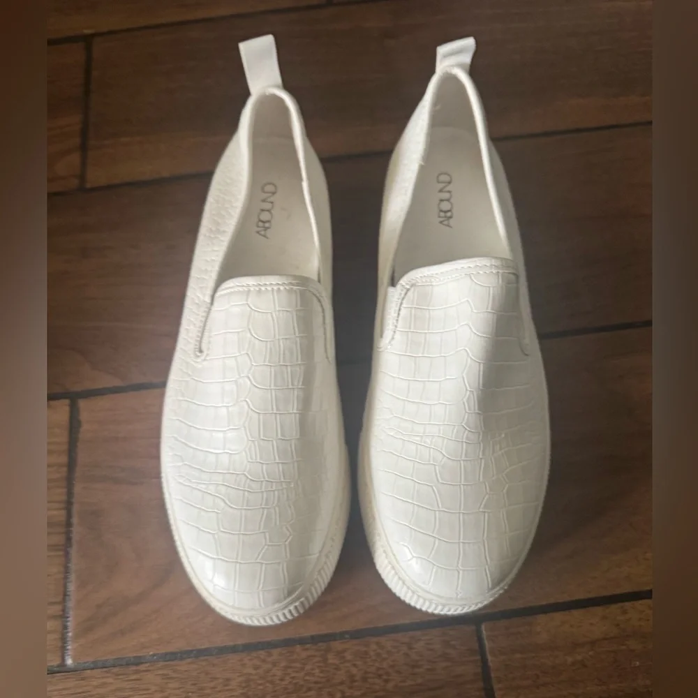 ABOUND Norah White Croc-Embossed Slip-On platform Sneakers size 9